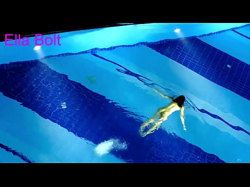 ❤️ 나는 보는 것을 멈출 수 없다, 젊은 금발이 ELLA BOLT 리조트 수영장에서 누드로 수영하다 적발 ️ 포르노 우리 ko.porn-93.ru ﹏